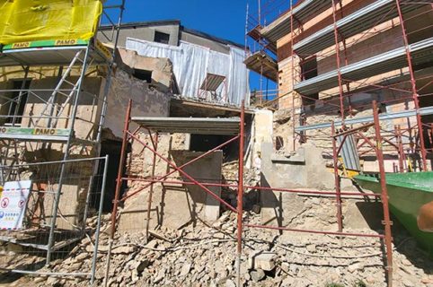 Demolizione e ristrutturazione casa plufamiliare a Stabio